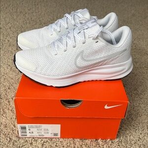 Nike Women’s Run Defy